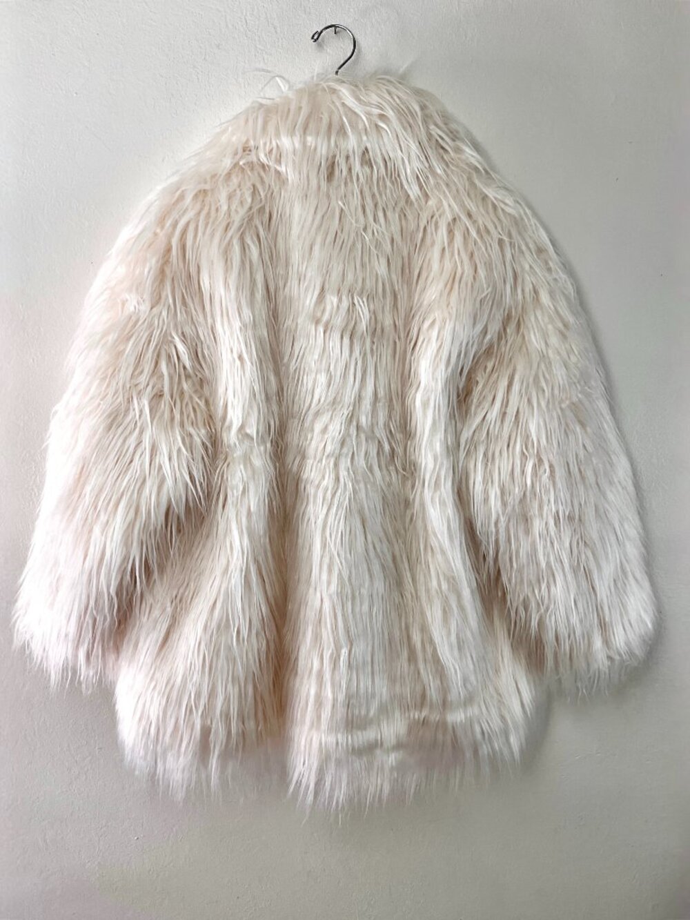 NWT Azalea Wang Breckenridge CREAM Faux Fur Coat Size Large / Y2K Maximalism - Picture 7 of 13